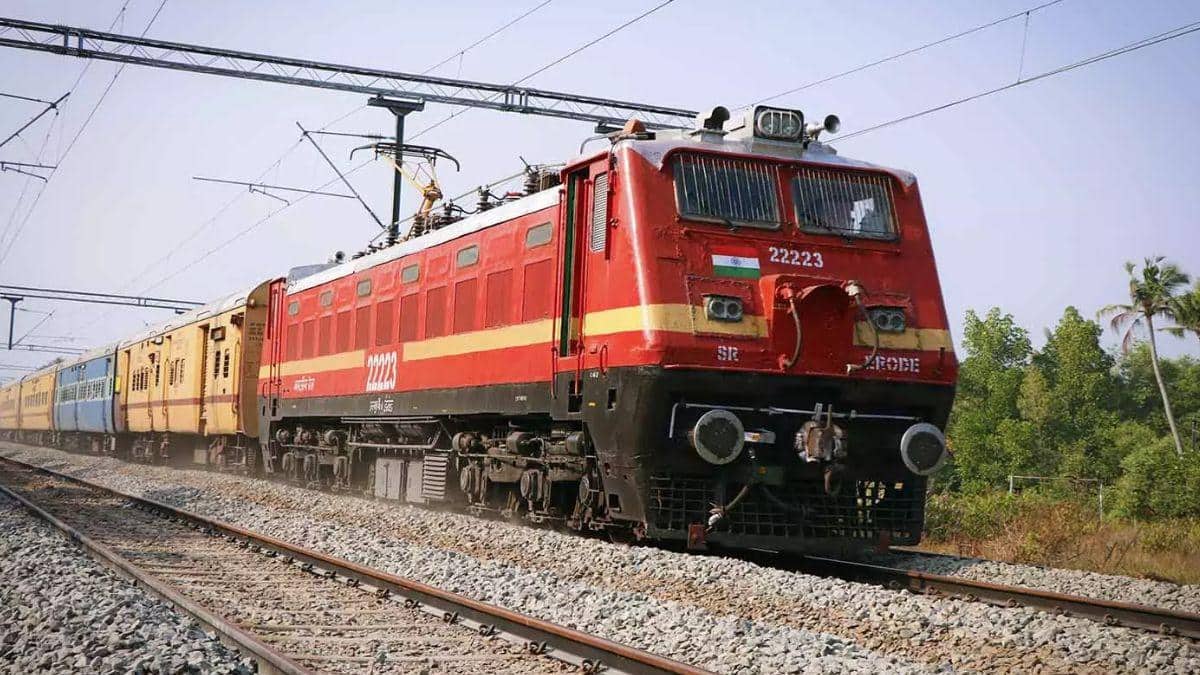 Train Ticket Booking: மாற்றம் பெறும் டிக்கெட் முன்பதிவு.. ரயில் பயணிகளுக்கு இனிப்பான செய்தி!