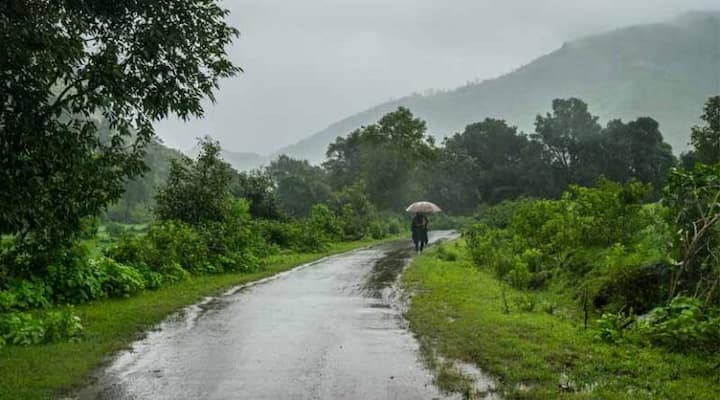 महाराष्ट्रात आज (9 जून) वादळी वाऱ्यासह मुसळधार ते मध्यम स्वरूपाच्या पावसाचा अंदाज व्यक्त करण्यात आला आहे.