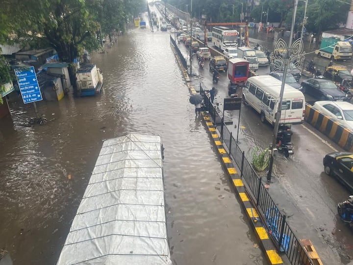 पुणे, सातारा आणि कोल्हापूर परिसरात मान्सून सक्रिय असून मुसळधार पाऊस पडू शकतो. तसेच नाशिक आणि अहमदनगर जिल्ह्यातही विजांच्या कडकडाटासह पाऊस होण्याचा अंदाज आहे.