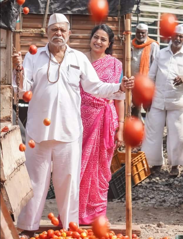 पांचवें नंबर पर स्नेहल तरडे और मोहन जोशी की फिल्म 'देऊळ बंद 2' है. साल 2026 में रिलीज हुई इस फिल्म ने दर्शकों का खूब मनोरंजन किया. सैकनिल्क के अनुसार, इस फिल्म ने बॉक्स ऑफिस पर 1.62 करोड़ रुपये का कारोबार किया था. ये फिल्म ZEE5 पर अवेलेबल है.