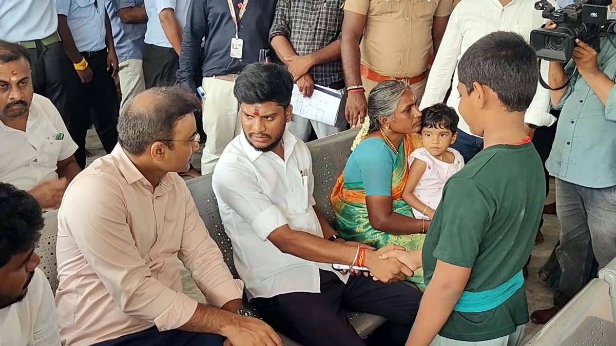 பழனி கோவிலில் முதல்வர் விஜய்க்காக சிறப்பு அர்ச்சனை; அமைச்சர் ரமேஷ் பங்கேற்பு
