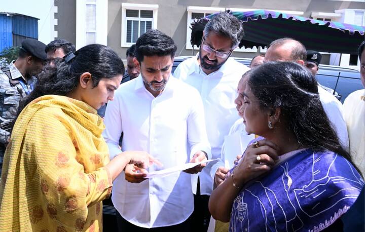 విశాఖ స్టీల్ ప్లాంట్ ప్రమాద బాధితులను పరామర్శించిన మంత్రి లోకేష్‌, తక్షణమే రూ. 25లక్షల ఆదుకున్నామని 90 రోజుల్లో పూర్తి న్యాయం చేస్తామని మంత్రి నారా లోకేష్ ప్రకటించారు.