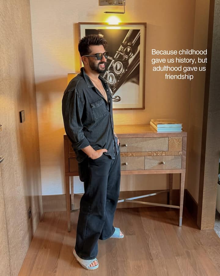 वहीं अर्जुन भी फुल स्वैग में पोज देते नजर आएं. गॉगल्स लगाए अर्जुन काफी चिल मूड में दिखें.
