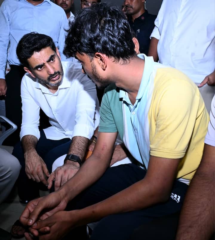 పర్మినెంట్ ఉద్యోగి అయినా, కాంట్రాక్ట్ ఉద్యోగి అయినా.. ప్రతి బాధిత కుటుంబంలో ఒకరికి శాశ్వత ఉద్యోగం కల్పిస్తాం. పిల్లల చదువుకు పూర్తి సహాయం అందిస్తాం. అలాగే స్టీల్ ప్లాంట్ క్వార్టర్స్ సదుపాయం కూడా కల్పిస్తాం : మంత్రి నారా లోకేష్