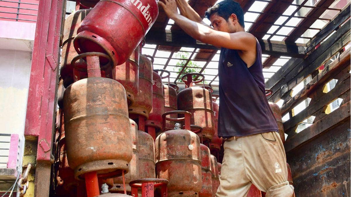 Centre Slashes Subsidised LPG Cylinder Quota From 9 to 4 Under Ujjwala Scheme