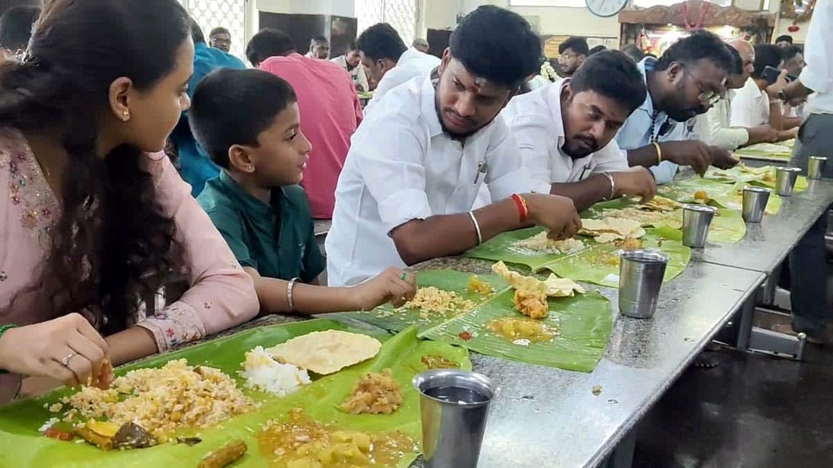 பழனி கோவிலில் முதல்வர் விஜய்க்காக சிறப்பு அர்ச்சனை; அமைச்சர் ரமேஷ் பங்கேற்பு
