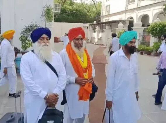 ਪੰਜਵੇਂ ਪਾਤਸ਼ਾਹ ਦੇ ਸ਼ਹੀਦੀ ਦਿਹਾੜੇ ਮੌਕੇ 541 ਸਿੱਖ ਸ਼ਰਧਾਲੂਆਂ ਦਾ ਜਥਾ ਪਾਕਿਸਤਾਨ ਰਵਾਨਾ, ਇਤਿਹਾਸਿਕ ਗੁਰਧਾਮਾਂ ਦੇ ਕਰਨਗੇ ਦਰਸ਼ਨ ਪੰਜਵੇਂ ਪਾਤਸ਼ਾਹ ਦੇ ਸ਼ਹੀਦੀ ਦਿਹਾੜੇ ਮੌਕੇ 541 ਸਿੱਖ ਸ਼ਰਧਾਲੂਆਂ ਦਾ ਜਥਾ ਪਾਕਿਸਤਾਨ ਰਵਾਨਾ, ਇਤਿਹਾਸਿਕ ਗੁਰਧਾਮਾਂ ਦੇ ਕਰਨਗੇ ਦਰਸ਼ਨ