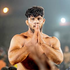 Sikandar Shaikh News : पैलवान सिकंदर शेखच्या थार गाडीला अपघात; कवठे महांकाळमध्ये नेमकं काय घडलं?, हादरवणारे PHOTOS