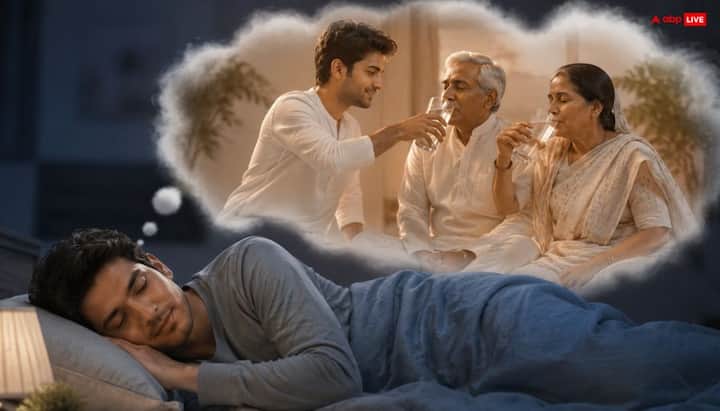 सपने में अपने माता-पिता को पानी पिलाना. यह आने वाले समय में तरक्की और उन्नति का संकेत देता है. लेकिन, इस सपने को भी किसी के साथ साझा करने से इसका सकारात्मक प्रभाव कम हो सकता है.