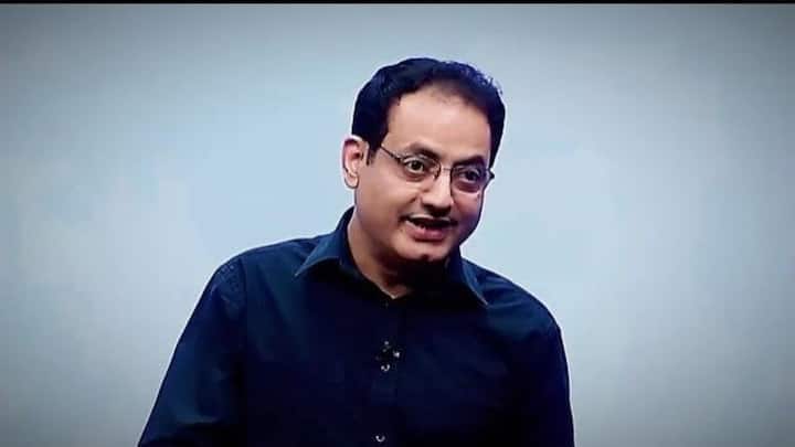 विकास दिव्यकीर्ति के अनुसार यूपीएससी की तैयारी की शुरुआत अच्छी पढ़ाई से होती है. उनका कहना है कि सिर्फ किताबें खत्म करने पर ध्यान ना दें. बल्कि हर विषय को गहराई से समझने की कोशिश करें. वे सलाह देते हैं कि जो भी पढ़े उसे बारीकी से पढ़े और उसके पीछे की अवधारणा को पूरी तरह समझे. किसी टॉपिक को लेकर दोस्तों से चर्चा करें, बहस करें और तब तक पढ़ें, जब तक हर विषय पूरी तरह क्लियर ना हो जाए. तैयारी करने वाले उम्मीदवारों के लिए एनसीईआरटी किताबें सबसे बेहतर शुरुआती आधार मानी जाती है.