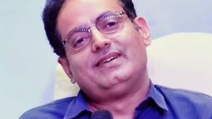 दिव्यकीर्ति सर के अनुसार उम्मीदवारों को रोज लिखने की आदत डालनी चाहिए. हजार शब्दों की जानकारी को 200 से 250 शब्दों में समेटने का अभ्यास करना चाहिए. इससे सोचने-समझने और लिखने की क्षमता विकसित होती है. साथ ही उत्तरों में ज्यादा से ज्यादा तथ्य, आंकड़े और प्रमाणिक जानकारी शामिल करनी चाहिए, क्योंकि यूपीएससी में तथ्य आधारित जवाब ज्यादा प्रभावित माने जाते हैं.