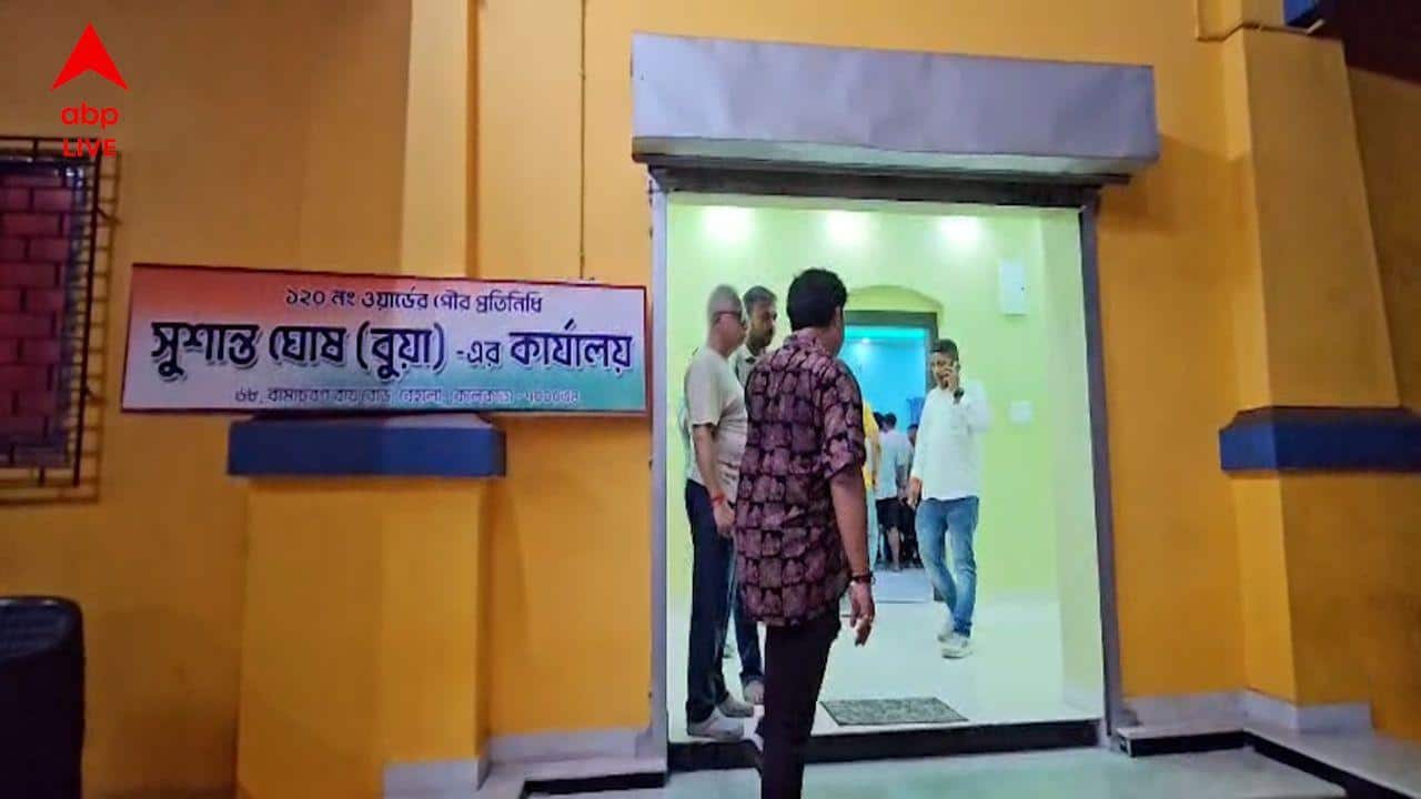 TMC Councilor Office: কলকাতার TMC কাউন্সিলরের অফিসের অন্দরমহল দেখে চক্ষু চড়কগাছ, একে একে বেরোল...