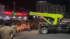 Navale Bridge Accident : मध्यरात्री नवले पुलावर थरारक अपघात; सिमेंट टँकर थेट दुचाकीवर उलटला अन् 'मृत्यूचं तांडव'