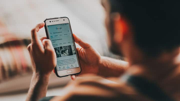 लिस्ट के आखिरी हिस्से पर नजर डालें तो वहां फेसबुक, लिंक्डइन (LinkedIn) और एक्स (पुराना नाम ट्विटर) जैसे प्लेटफॉर्म्स अपनी मौजूदगी दर्ज कराते हैं. इनसे यह बात स्पष्ट होती है कि भारतीय इंटरनेट यूजर्स केवल मनोरंजन या समय बिताने के लिए ही एक्टिव नहीं हैं.