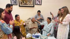 लालू यादव का 78वां जन्मदिन, बेटे तेजस्वी और पूरे परिवार के साथ काटा केक, देखें तस्वीरें