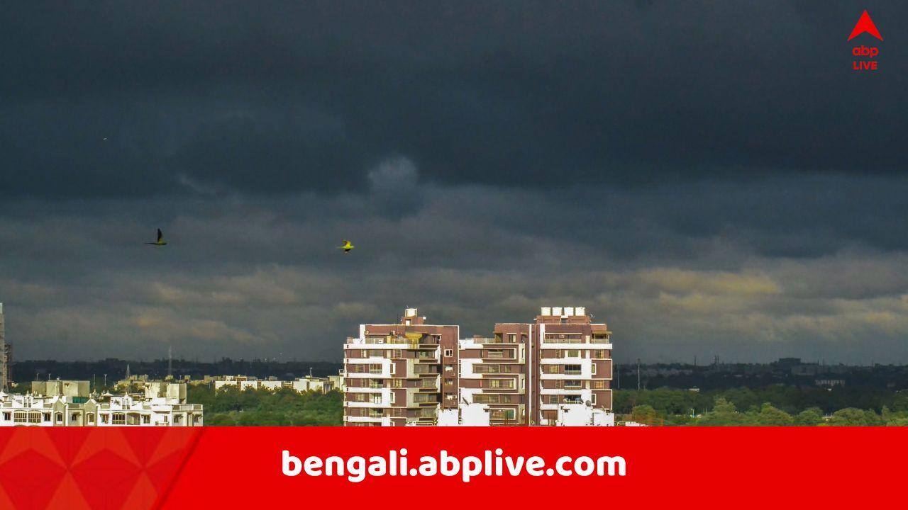 Weather Update: আগামী ২ ঘণ্টার মধ্যে কলকাতায় বজ্রপাতের সঙ্গে বৃষ্টি, দমকা হাওয়ার পূর্বাভাস, বাতাসের গতিবেগ পৌঁছতে পারে ৫০ কিলোমিটারে