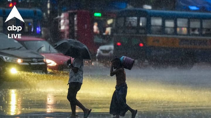ঘণ্টায় ৫০ কিলোমিটার বেগে ঝড় বইতে পারে। কলকাতা ও উত্তর ২৪ পরগনার পাশাপাশি হুগলি, বাঁকুড়া, বীরভূম, পশ্চিম ও পূর্ব মেদিনীপুর, দুই বর্ধমান এবং দক্ষিণবঙ্গের অন্যান্য জেলাতেও আগামী কয়েক ঘণ্টার মধ্যে দুর্যোগের সতর্কতা।