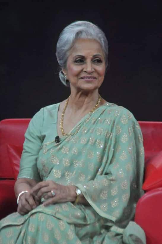वहीदा रहमान ने साल 1970 में रिलीज हुई फिल्म 'खामोशी' में एक नर्स का किरदार निभाया था. फिल्म में वो मानसिक रोगियों का इलाज करती हैं. इस दौरान उन्हें एक मरीज से प्यार हो जाता है. उनके किरदार को दर्शकों का भरपूर प्यार मिला था.