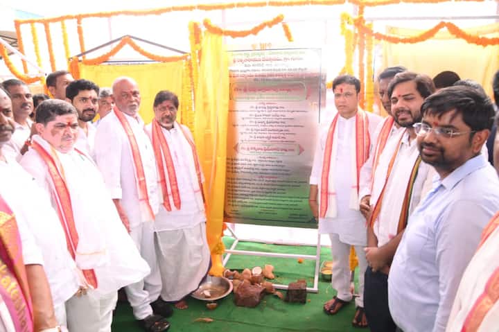 కేవలం అధికార హోదాను అనుభవించడం కాకుండా, నిరంతరం ప్రజల కోసం సేవ చేయడమే ప్రజాప్రతినిధి బాధ్యత అని ప్రేమ్‌సాగర్ రావు నిరూపిస్తున్నారన్నారు.  ​మంచిర్యాల మున్సిపాలిటీ అభివృద్ధికి కూడా ప్రేమ్‌సాగర్ రావు పెద్ద ఎత్తున నిధులు తీసుకొచ్చి పనిచేస్తున్నారని కొనియాడారు. ​చివరగా, గూడెం గుట్ట సత్యనారాయణ స్వామి ఆలయ పునర్నిర్మాణ పనులను అత్యంత వేగంగా పూర్తి చేసి, రాబోయే రోజుల్లో జరిగే ప్రారంభోత్సవ మహోత్సవంలో కూడా మనమందరం ఇదే ఉత్సాహంతో పాల్గొందామని పిలుపునిచ్చారు.