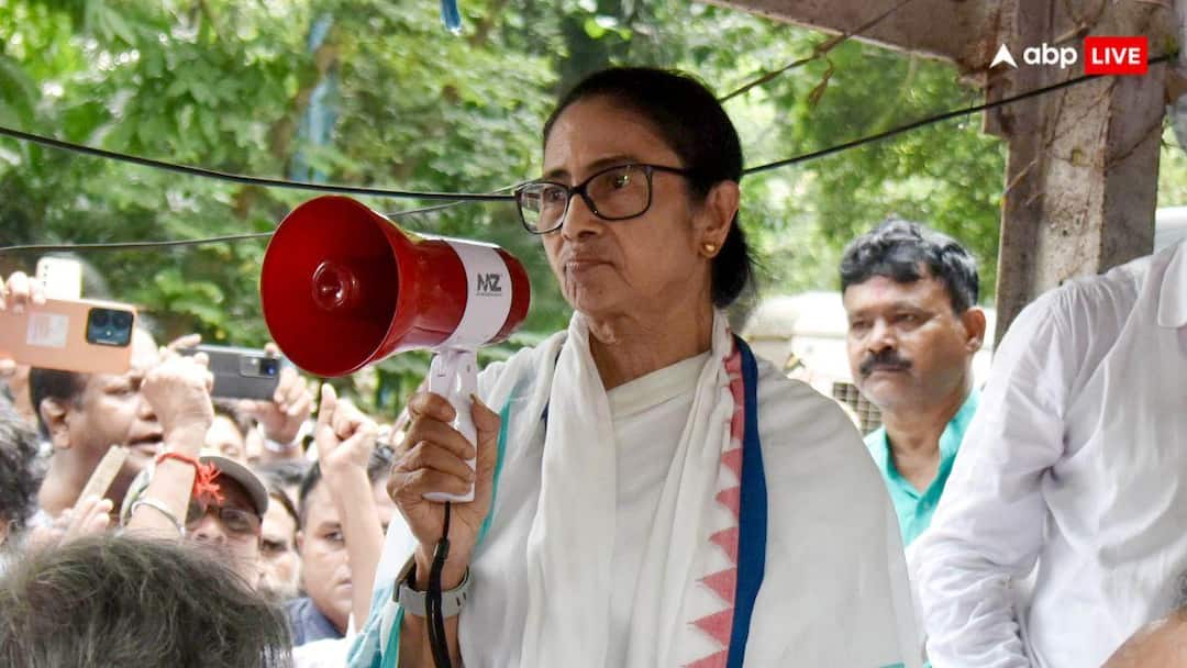 दीदी के हाथ से गई TMC? भूपेन्द्र यादव के घर बागी सांसदों की बैठक, काकोली बोलीं- कल स्पीकर से कर दीदी के हाथ से गई TMC? भूपेन्द्र यादव के घर बागी सांसदों की बैठक, काकोली बोलीं- कल स्पीकर से कर