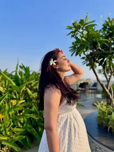 चाहते तसेच सेलिब्रिटींकडून सुरभी आणि तिच्या पतीवर शुभेच्छांचा वर्षाव होत आहे.