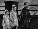 Bollywood Song Kissa: 1955 मधलं लता मंगेशकरांच्या आवाजातलं आयकॉनिक गाणं; ज्यामुळे बाजारात अचानक वाढलेली छत्र्यांची मागणी, ऐकलंय का तुम्ही?