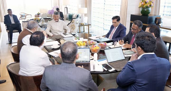 రాష్ట్రంలో పౌర సేవలతో పాటు పాలనాపరమైన అన్ని అంశాలకూ అత్యాధునిక టెక్నాలజీని అనుసంధానించామని ఏపీ సీఎం చంద్రబాబు స్పష్టం చేశారు. యువతలో సరికొత్త ఆవిష్కరణలను ప్రోత్సహించడానికి ఏర్పాటు చేస్తున్న ‘రతన్ టాటా ఇన్నోవేషన్ హబ్’ ద్వారా రాష్ట్రంలో పెట్టుబడులకు ఆస్కారం ఏర్పడిందని పేర్కొన్నారు. వెంచర్ క్యాపిటలిస్టులు ఈ హబ్ ద్వారా వచ్చే సరికొత్త స్టార్టప్‌లకు ఆర్థిక తోడ్పాటు, పెట్టుబడులు అందించేందుకు భారీగా అవకాశాలు ఉన్నాయని తెలిపారు. అంతర్జాతీయ స్థాయిలో అత్యుత్తమ సాంకేతిక, వ్యాపార ఆవిష్కరణలను ప్రోత్సహించేందుకు, ఆంధ్రప్రదేశ్ అభివృద్ధిలో భాగస్వాములు కావడానికి వెంచర్ క్యాపిటలిస్టులు ఉత్సాహంతో ముందుకు రావాలని సీఎం చంద్రబాబు ఆకాంక్షించారు.