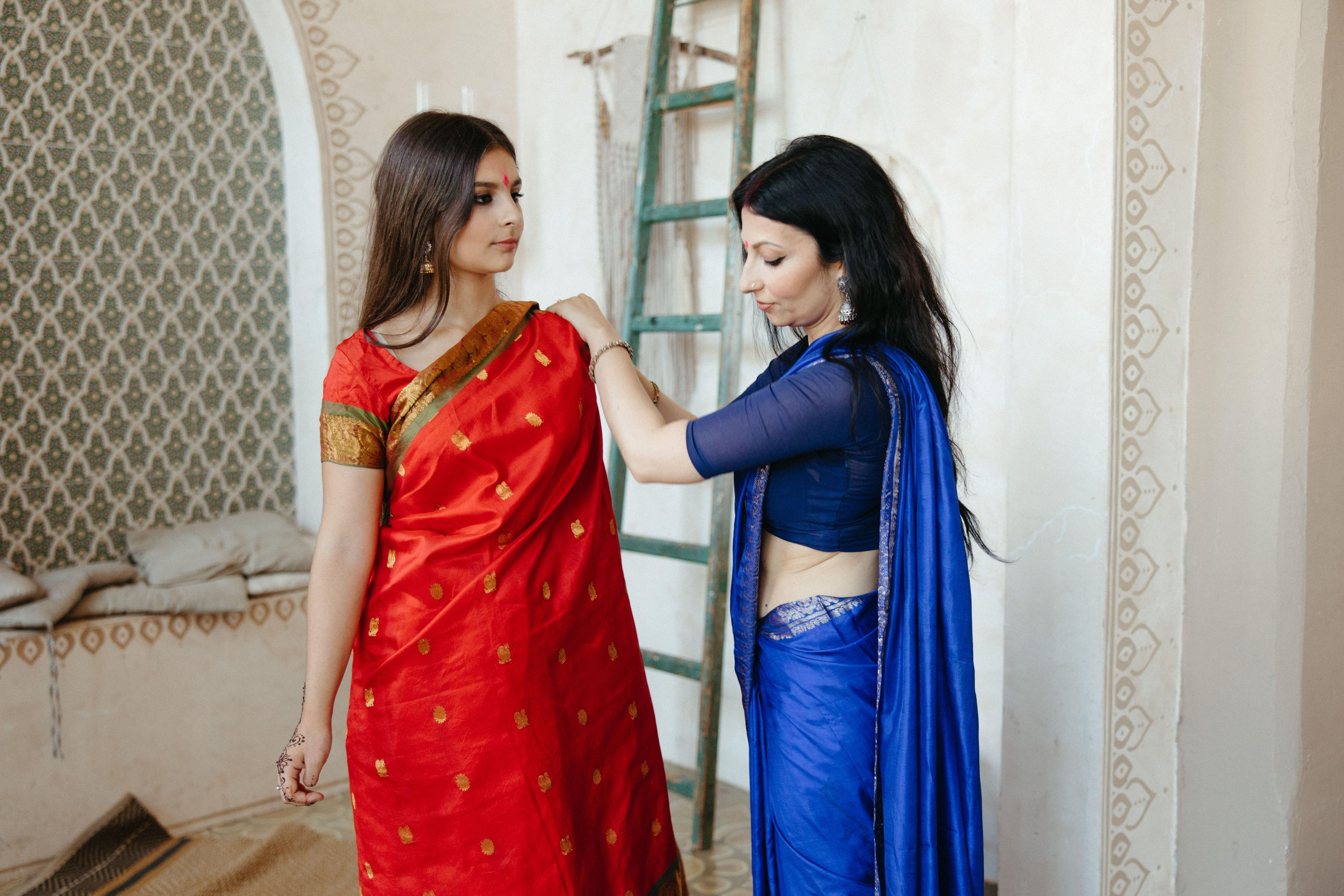 5 Chic Ways To Drape A Saree Based On Your Body Shape