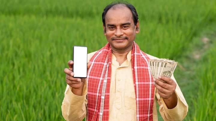 જો તમારે જાણવું હોય કે 20 જૂને તમારા ખાતામાં 2,000 રૂપિયા આવશે કે નહીં, તો તમે ઘરે બેઠા જ ઓનલાઈન ચેક કરી શકો છો. આ માટે નીચે મુજબના સ્ટેપ્સ ફોલો કરો: સૌથી પહેલા PM કિસાનની સત્તાવાર વેબસાઇટ (pmkisan.gov.in) પર જાવ. ત્યાં 'Farmers Corner' (ખેડૂત કોર્નર) સેક્શનમાં જઈને 'Know Your Status' (તમારું સ્ટેટસ જાણો) વિકલ્પ પર ક્લિક કરો. હવે તમારો રજીસ્ટ્રેશન નંબર અને સ્ક્રીન પર દેખાતો કેપ્ચા કોડ નાખો. અહીં તમને જોવા મળી જશે કે તમારું e-KYC, આધાર-બેંક સીડિંગ અને લેન્ડ સીડિંગ (જમીનની નોંધણી) પૂરી થઈ છે કે નહીં.