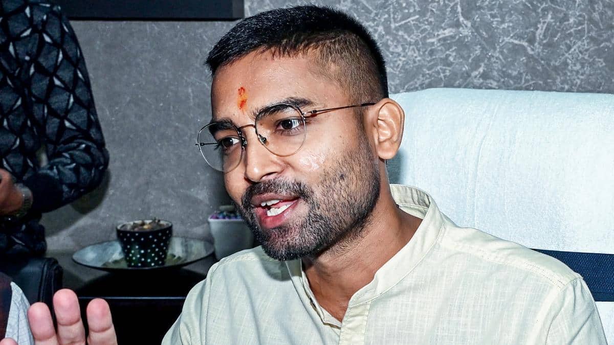 दीपक प्रकाश की कुर्सी पर संकट! सुप्रीम कोर्ट से नोटिस के बाद सियासत तेज, किसने क्या कहा?