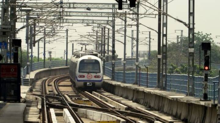 वहीं देश की राजधानी दिल्ली का मेट्रो नेटवर्क भारत में सबसे बड़ा माना जाता है. दिल्ली एनसीआर में फैला नेटवर्क 350 किलोमीटर से ज्यादा लंबा है और सैकड़ों स्टेशनों के जरिए लाखों यात्रियों को रोजाना सेवा देता है. इसके बाद बेंगलुरु, मुंबई, हैदराबाद और कोलकाता जैसे शहरों के नेटवर्क भी लगातार विस्तार कर रहे हैं.