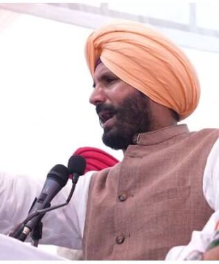 ਮੀਟਿੰਗ ਵਿੱਚ ਪੰਜਾਬ ਦੇ ਸਾਬਕਾ ਮੁੱਖ ਮੰਤਰੀ ਚਰਨਜੀਤ ਸਿੰਘ ਚੰਨੀ ਨੇ ਇਹ ਵੀ ਸੁਝਾਅ ਦਿੱਤਾ ਕਿ ਪੰਜਾਬ ਵਿੱਚ ਪਾਰਟੀ ਸੰਗਠਨ ਦੀ ਅਗਵਾਈ ਕਿਸੇ ਦਲਿਤ ਨੇਤਾ ਨੂੰ ਸੌਂਪੀ ਜਾਣੀ ਚਾਹੀਦੀ ਹੈ। ਸੂਤਰਾਂ ਅਨੁਸਾਰ ਸੰਗਠਨਾਤਮਕ ਸਮੀਖਿਆ ਪ੍ਰਕਿਰਿਆ ਜਾਰੀ ਰਹੇਗੀ। ਇਸ ਸਬੰਧ ਵਿੱਚ, ਬੁੱਧਵਾਰ ਨੂੰ ਪੰਜਾਬ ਦੇ ਸਾਰੇ 29 ਜ਼ਿਲ੍ਹਾ ਕਾਂਗਰਸ ਪ੍ਰਧਾਨਾਂ ਨੂੰ ਫੀਡਬੈਕ ਦੇਣ ਲਈ ਬੁਲਾਇਆ ਗਿਆ ਹੈ।