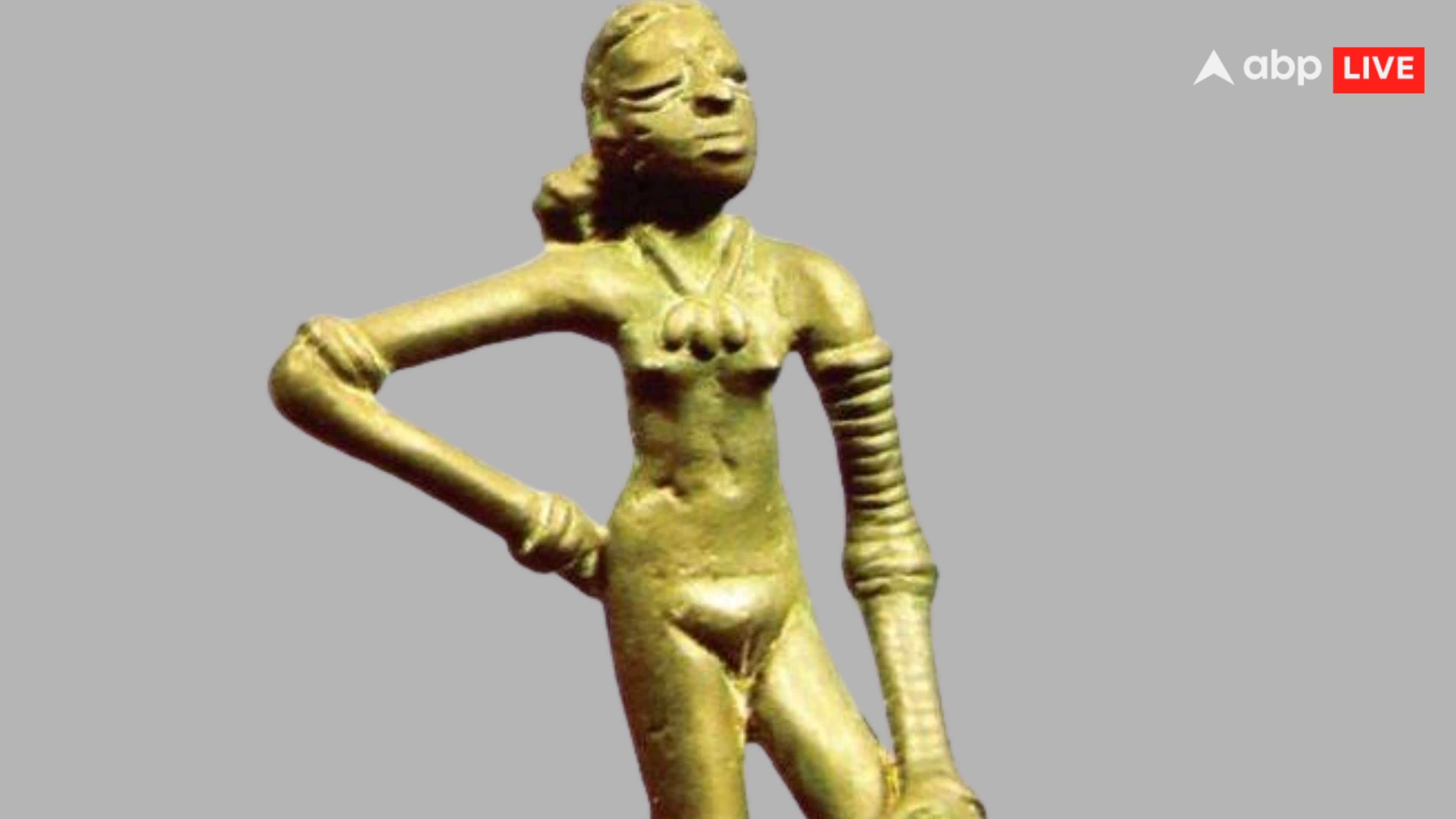 Original statue of 'Dancing Girl' kept in National Museum, Delhi