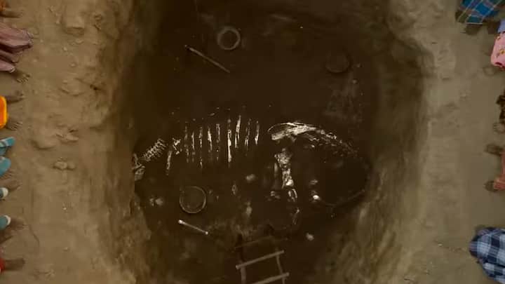 నీటి కొరత తీర్చేందుకు పూజారి సలహాతో గ్రామస్థులంతా ఆయన ఇంటి ముందే ఓ బావి తవ్వాలని నిర్ణయించుకుంటారు. అలా చేయి చేయి కలిపి బావి తవ్వడం మొదలు పెడతారు.