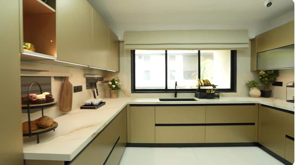 'So dirty...' People were surprised to see the dirty kitchen of Kapoor family and Bollywood heroes, Farah Khan got it renovated.