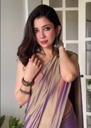 ਬਰਖਾ ਸਿੰਘ  ਬਰਖਾ ਸਿੰਘ ਨੇ ਇੱਕ ਇੰਟਰਵਿਊ ਦੌਰਾਨ ਆਪਣੇ ਕਾਸਟਿੰਗ ਕਾਊਚ ਨਾਲ ਜੁੜੇ ਤਜਰਬੇ ਬਾਰੇ ਦੱਸਿਆ ਸੀ। ਉਨ੍ਹਾਂ ਦੇ ਮੁਤਾਬਕ, ਉਨ੍ਹਾਂ ਨੂੰ ਇੱਕ ਈਮੇਲ ਮਿਲੀ ਸੀ ਜੋ ਸ਼ਾਇਦ ਕਿਸੇ ਸਾਊਥ ਭਾਰਤੀ ਪ੍ਰੋਜੈਕਟ ਨਾਲ ਸੰਬੰਧਿਤ ਸੀ। ਉਸ ਈਮੇਲ ਵਿੱਚ ਸ਼ੂਟਿੰਗ ਦੀ ਮਿਆਦ ਅਤੇ ਕੁਝ ਸਰੀਰਕ ਮਾਪਦੰਡਾਂ ਦਾ ਜ਼ਿਕਰ ਕਰਨ ਦੇ ਨਾਲ ਇਹ ਵੀ ਲਿਖਿਆ ਗਿਆ ਸੀ ਕਿ 