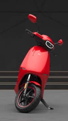 சிங்கிள் சார்ஜில் 200 கி.மீட்டர் மைலேஜ் தரும் டாப் 7 எலக்ட்ரிக் ஸ்கூட்டர்கள் - விலை என்ன?