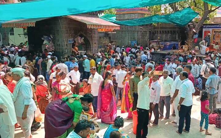 मंदिर संस्थानच्या म्हणण्यानुसार दर्शनासाठी कोणालाही प्राधान्य दिले जाणार नाही आणि सर्वांना एकाच रांगेतून अंतरावरून घेता येणार आहे.