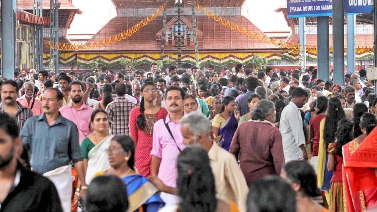 பக்தர்களுக்கு குட் நியூஸ்! குருவாயூர் கோயிலில் சபரிமலை மாதிரி விர்ச்சுவல் கியூ திட்டம்!