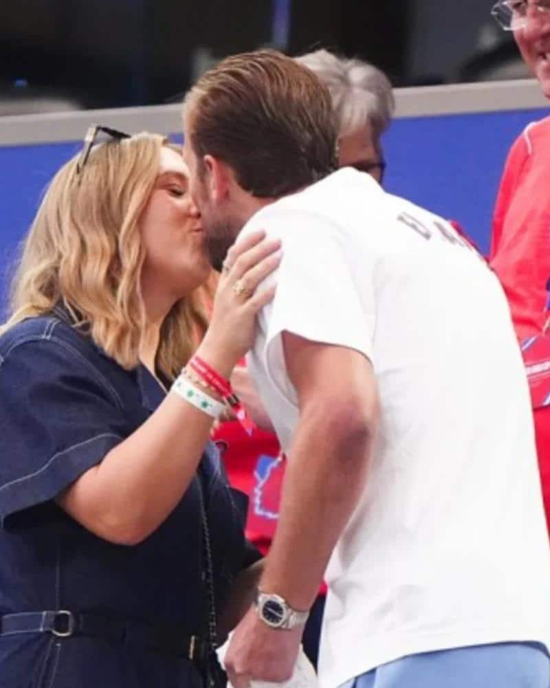 There was glamor along with goals, open kisses and romantic scenes, FIFA players' partners looted the gathering