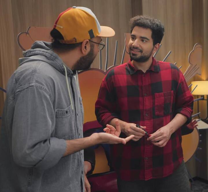 हर एपिसोड को सेम टाइम, सेम डे और सेम ड्यूरेशन के साथ दोनों प्लेटफॉर्म पर रिलीज किया जाएगा. लेकिन ये सोचने वाली बात है कि जब सब कुछ सेम है, तो दो जगह रिलीज करने का क्या मतलब है?