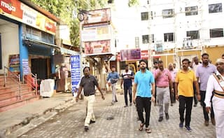 மீனாட்சியம்மன் கோ ல் சித்திரை வீதிகளில் நடைபாதை ஆக்கிரமிப்பு கூடாது: ஆணையாளர் உத்தரவு!