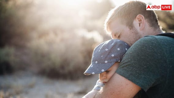 Father's Day 2026: कहीं 5 दिसंबर तो कहीं सितंबर, दुनियाभर में इन अनोखे तरीकों से मनाते हैं फादर्स डे Father's Day 2026: कहीं 5 दिसंबर तो कहीं सितंबर, दुनियाभर में इन अनोखे तरीकों से मनाते हैं फादर्स डे