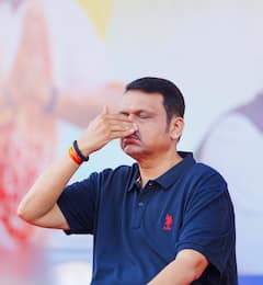 CM योगी से लेकर देवेंद्र फडणवीस तक, योग दिवस पर इन मुख्यमंत्रियों ने किया योगासन, देखें खास तस्वीरें