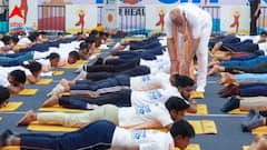 Yoga Day 2026 : 'মোদি যখন যোগ প্রশিক্ষক' ! হাতে ধরে শেখালেন যোগাসন, দেখুন সেই মুহূর্তগুলো