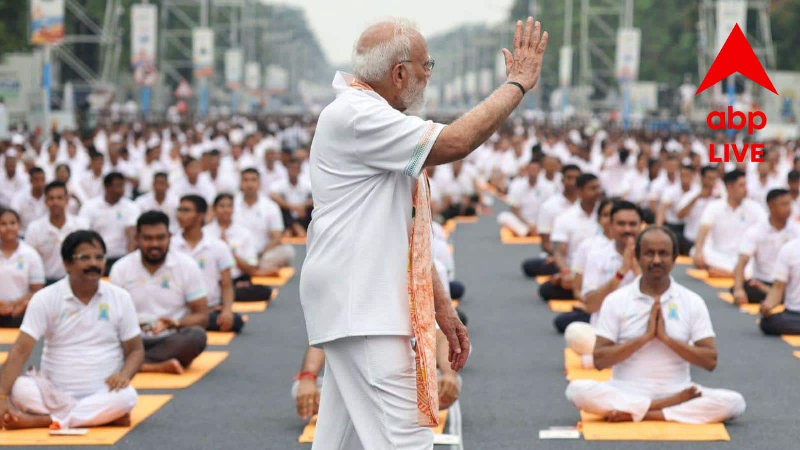 Narendra Modi: ঘুরে দেখলেন, শিখিয়ে দিলেন যোগভ্যাস.. অংশ নিলেন নিজেও! রেড রোডে আর কী কী করলেন মোদি?