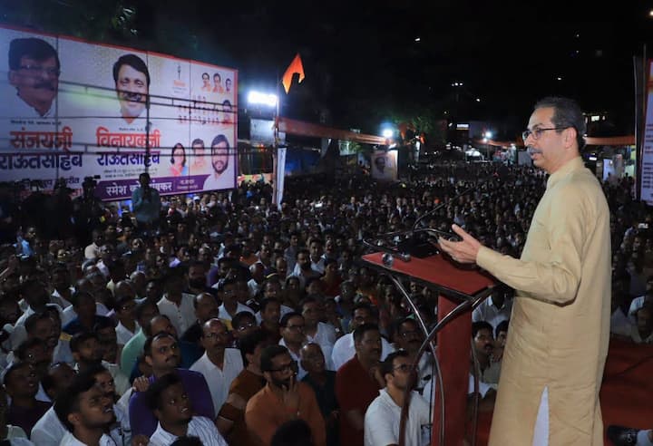 ठाकरे गटाच्या 6 खासदारांनी शिवसेना शिंदे गटात प्रवेश केल्याने आता NDA मध्ये शिवसेनेच्या लोकसभा खासदारांची संख्या 13वर पोहोचणार आहे. शिवसेना मुख्य नेते आणि उपमुख्यमंत्री एकनाथ शिंदे (Eknath Shinde) आज विधान भवनात प्रसार माध्यमांशी साधणार संवाद साधणार आहे. (Shivsena Opration Tiger)