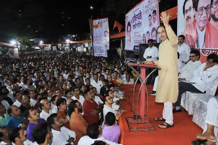 शिवसेना उद्धव बाळासाहेब ठाकरे पक्षाचे सहा खासदार पक्षाची साथ सोडत  शिवसेनेचे ॲापरेशन टायगर (Shivsena Opration Tiger) यशस्वी  झालंय यावर शिक्कामोर्तब झालं आहे. ऑपरेशन टायगरमध्ये ठाकरेंच्या सेनेच्या खासदारांपैकी संजय देशमुख, संजय जाधव, नागेश पाटील आष्टीकर, भाऊसाहेब वाकचौरे, संजय दिना पाटील आणि ओमराजे निंबाळकर यांचा समावेश आहे.