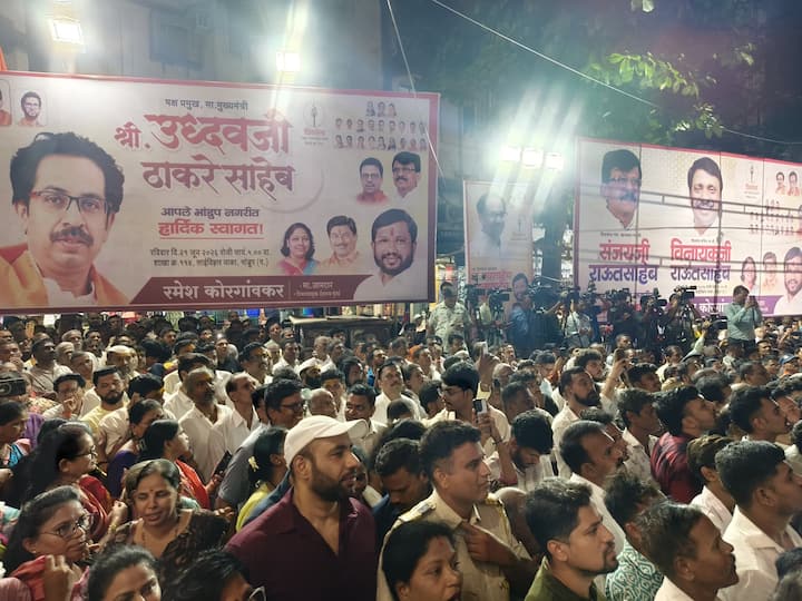 शिवसेना आणि मशालीकडे पाहून मतदारांनी निवडून दिलं. उमेदवार म्हणून निवडले होते आणि ती चूक म्हणून मी तुमची माफी मागतो. अनेकदा शिवसेना फोडली तोडली.  त्यांनी सांगितले की, ज्या भाजपला गल्लीतलं कुत्र विचारत नव्हतं तेव्हा त्याचं बोट धरून मोठं केलं.