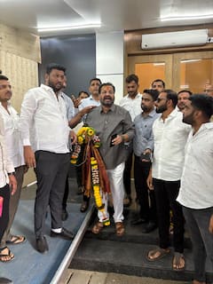 Shivsena Opration Tiger: ठाकरेंच्या फुटीर खासदारांचं विमान मुंबईत पोहोचलं; कोण कोण दिसले?, पहिला फोटो समोर